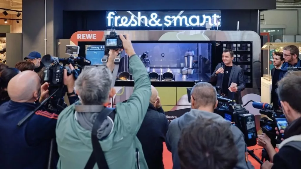 ربات آشپز هوشمند