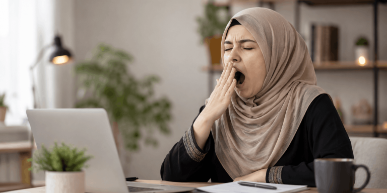 چرا خمیازه مسری است؟ راز علمی پدیده‌ای که همه ما تجربه کرده‌ایم!